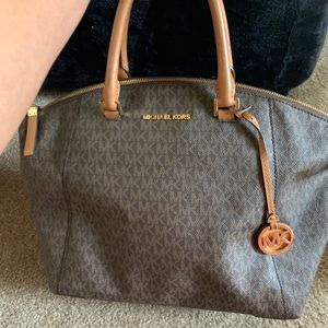 MK ZIP TOTE
